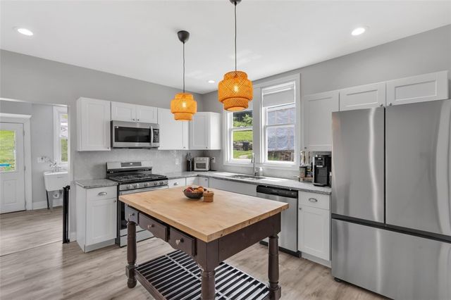 27 Danvers Ave, Ingram, PA 15205