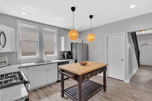 27 Danvers Ave, Ingram, PA 15205