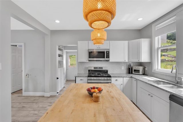 27 Danvers Ave, Ingram, PA 15205