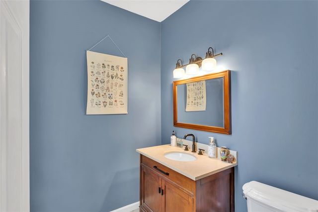 27 Danvers Ave, Ingram, PA 15205