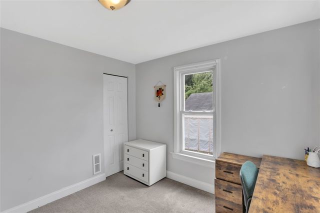 27 Danvers Ave, Ingram, PA 15205