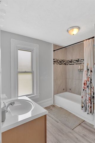 27 Danvers Ave, Ingram, PA 15205