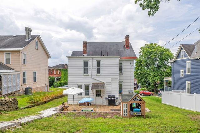 27 Danvers Ave, Ingram, PA 15205