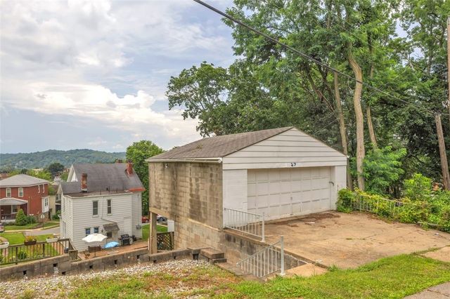 27 Danvers Ave, Ingram, PA 15205