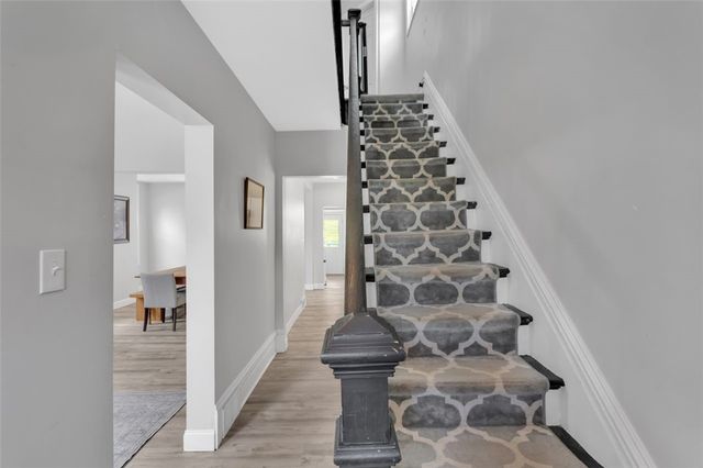 27 Danvers Ave, Ingram, PA 15205