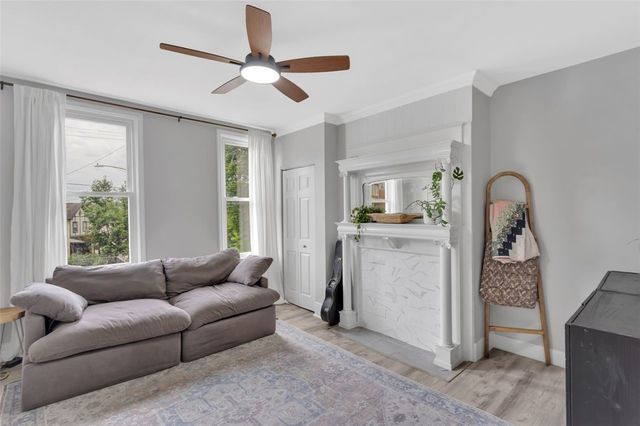 27 Danvers Ave, Ingram, PA 15205