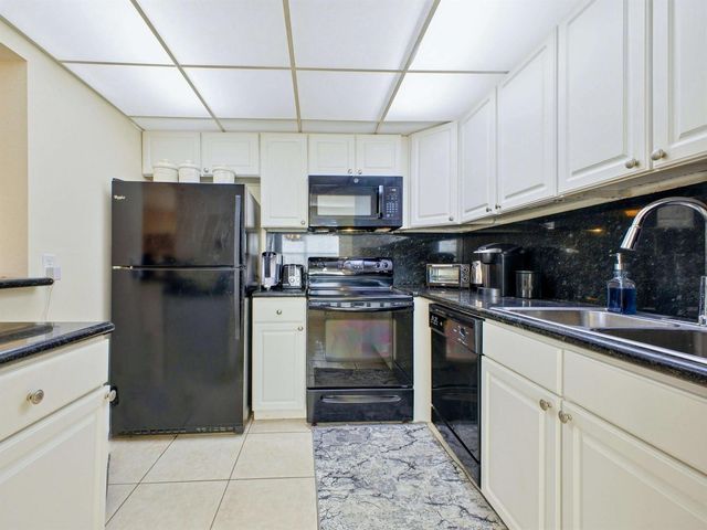 202 Brittany E, Delray Beach, FL 33446