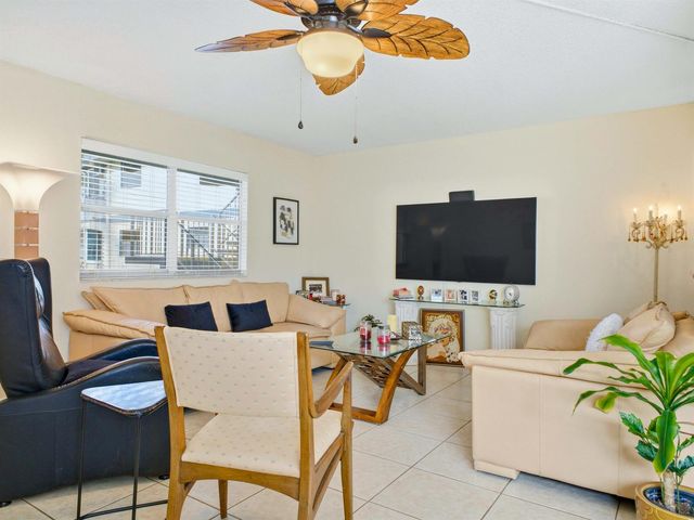 202 Brittany E, Delray Beach, FL 33446