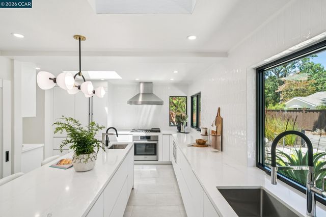 3646 Happy Valley Rd, Lafayette, CA 94549