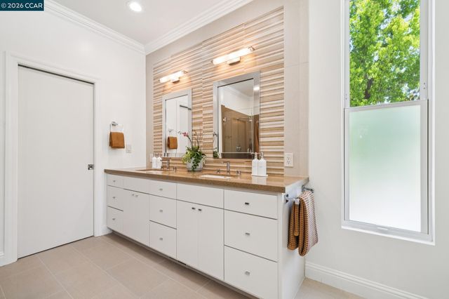 3646 Happy Valley Rd, Lafayette, CA 94549