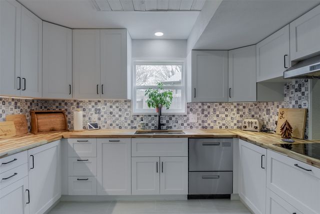 2205 Prestonwood Drive, Arlington, TX 76012