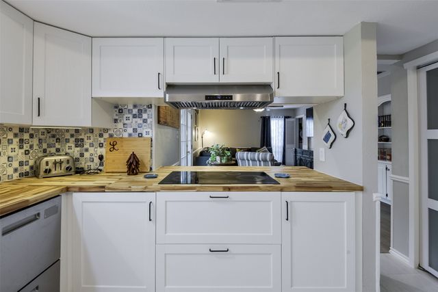 2205 Prestonwood Drive, Arlington, TX 76012