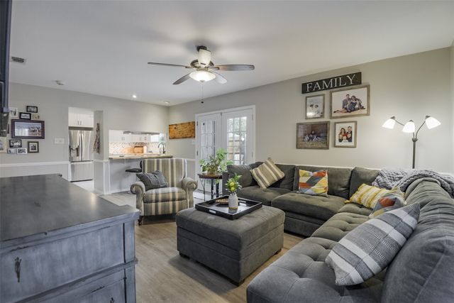 2205 Prestonwood Drive, Arlington, TX 76012