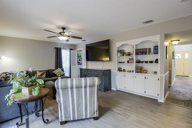 2205 Prestonwood Drive, Arlington, TX 76012