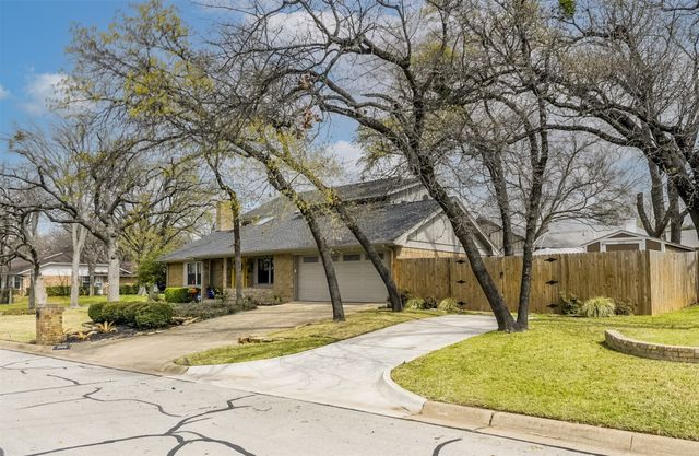 2205 Prestonwood Drive, Arlington, TX 76012