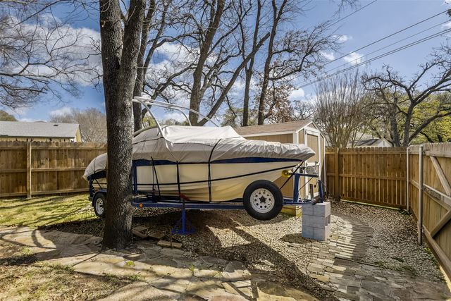 2205 Prestonwood Drive, Arlington, TX 76012