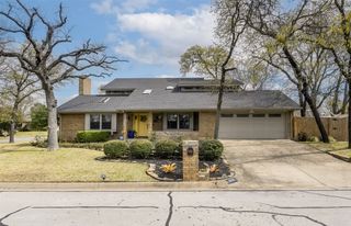 2205 Prestonwood Drive, Arlington, TX 76012