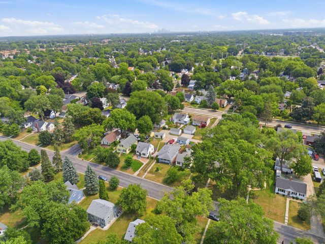 128 18th Avenue N, Hopkins, MN 55343