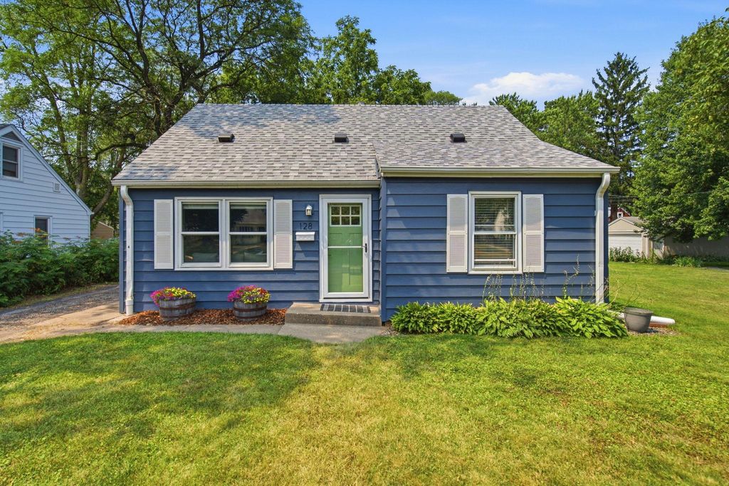 128 18th Avenue N, Hopkins, MN 55343
