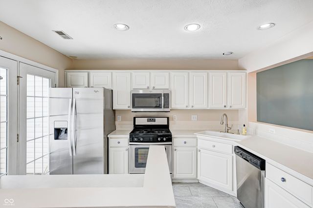 12673 Ladson Street, Fishers, IN 46038