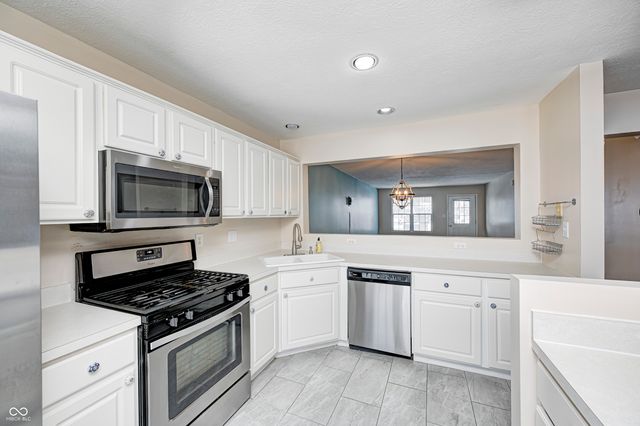 12673 Ladson Street, Fishers, IN 46038