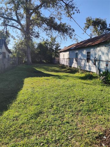 01 Clementine Street, Houston, TX 77020