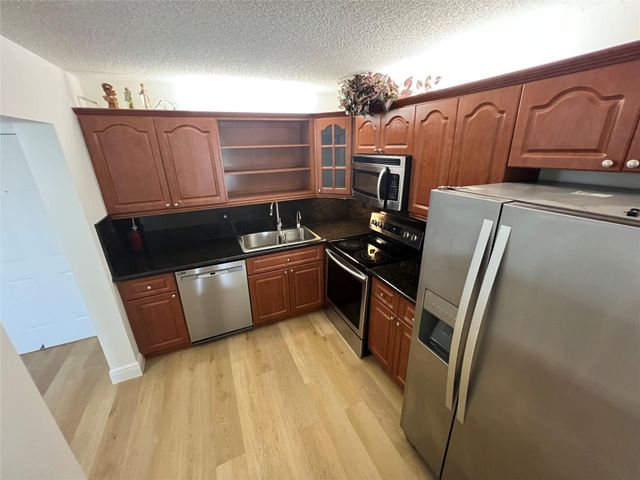 9300 SW 8th Street 422, Boca Raton, FL 33428