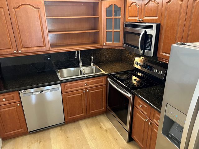 9300 SW 8th Street 422, Boca Raton, FL 33428