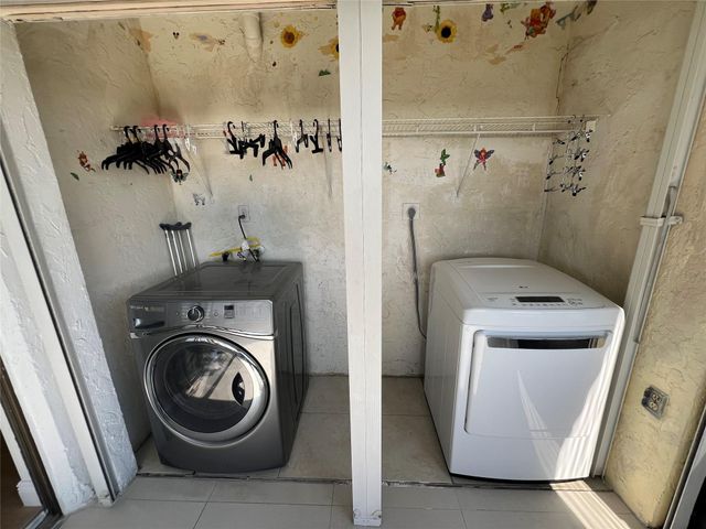 9300 SW 8th Street 422, Boca Raton, FL 33428