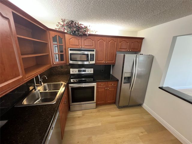 9300 SW 8th Street 422, Boca Raton, FL 33428