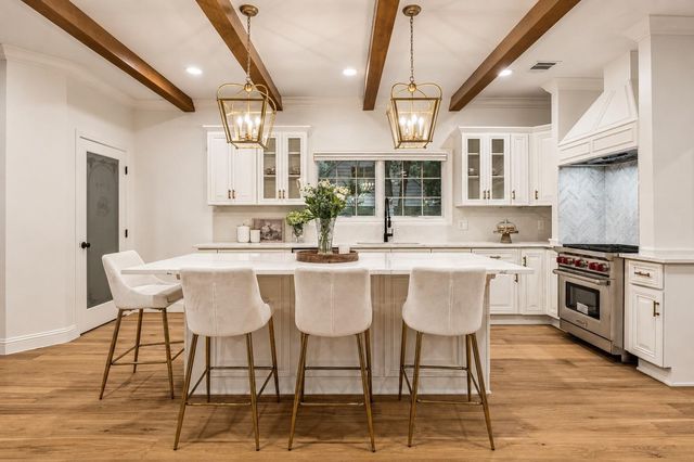11407 Holidan Way, Hedwig Village, TX 77024