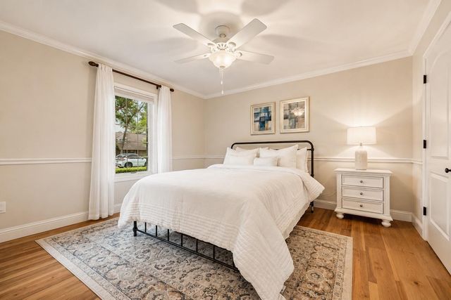 11407 Holidan Way, Hedwig Village, TX 77024