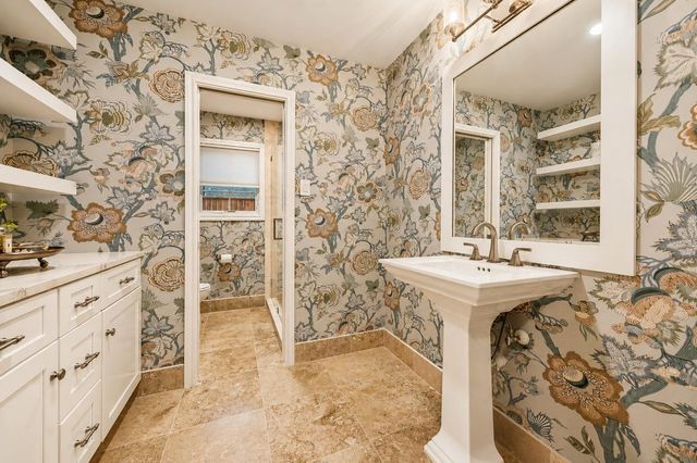 11407 Holidan Way, Hedwig Village, TX 77024