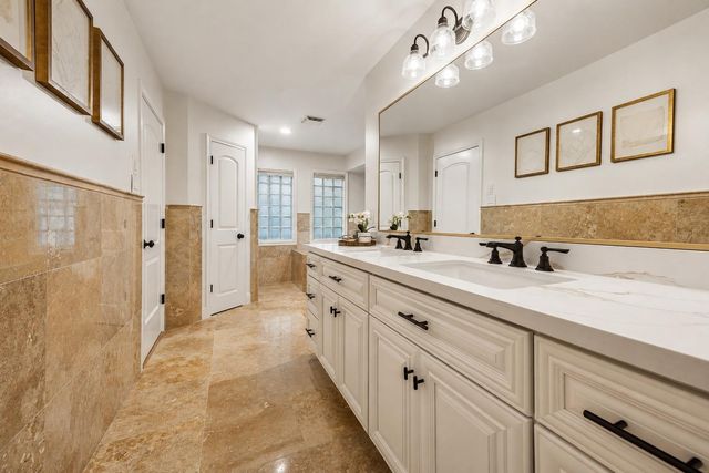 11407 Holidan Way, Hedwig Village, TX 77024