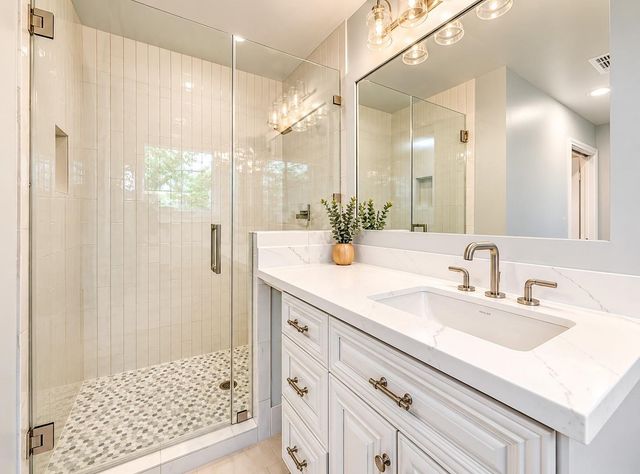 11407 Holidan Way, Hedwig Village, TX 77024