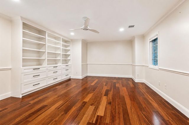 11407 Holidan Way, Hedwig Village, TX 77024