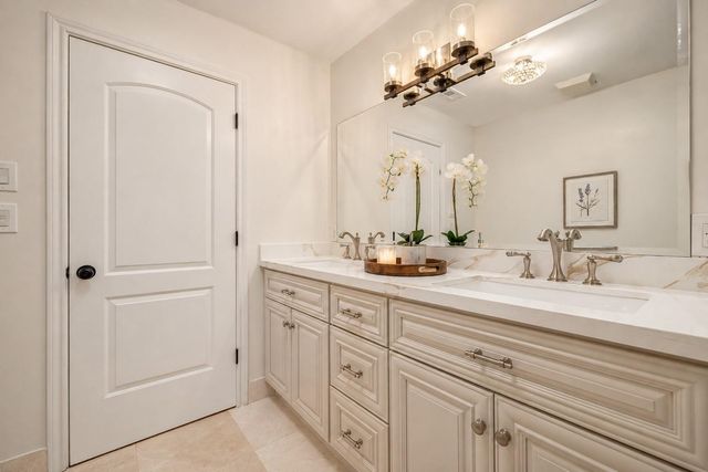 11407 Holidan Way, Hedwig Village, TX 77024