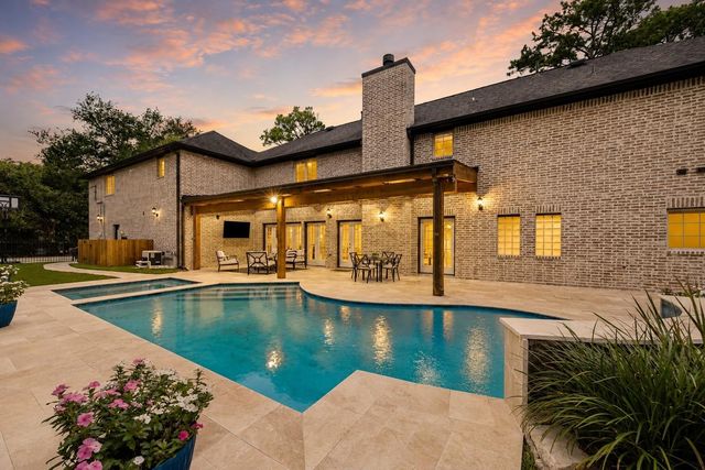11407 Holidan Way, Hedwig Village, TX 77024