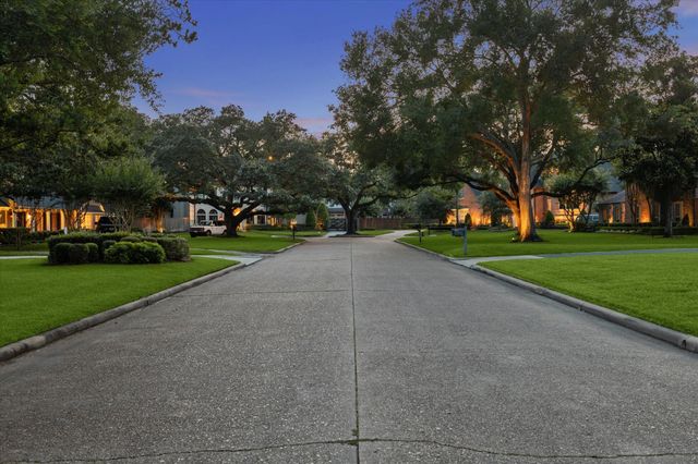 11407 Holidan Way, Hedwig Village, TX 77024