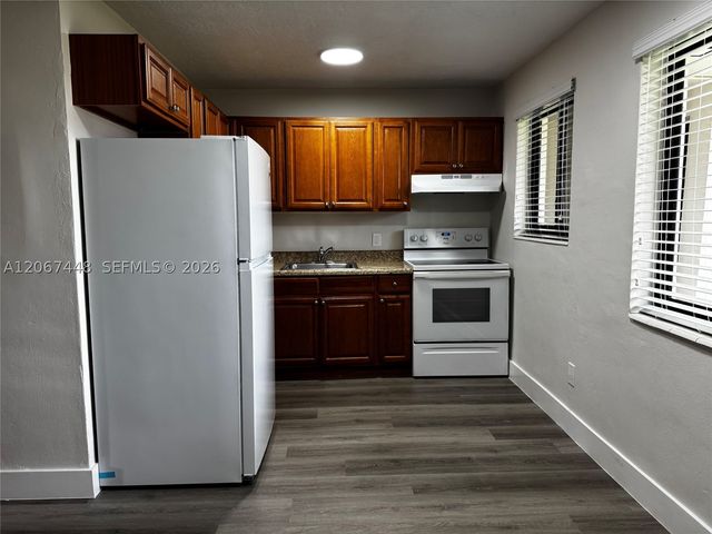 1345 W 28th St 5, Hialeah, FL 33010