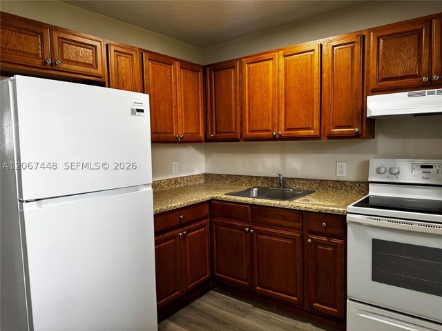 1345 W 28th St 5, Hialeah, FL 33010