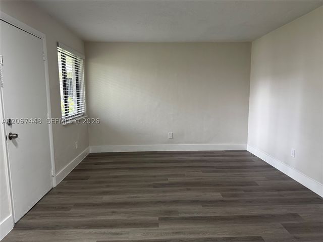 1345 W 28th St 5, Hialeah, FL 33010