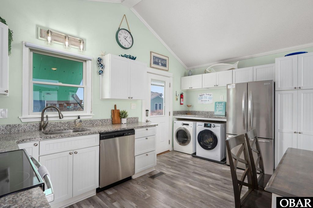 Image 5 of property listing at 218 E Altoona Street, Nags Head, NC 27959