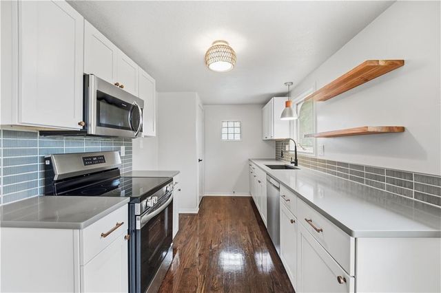 4005 NW 52nd Street, Riverside, MO 64150