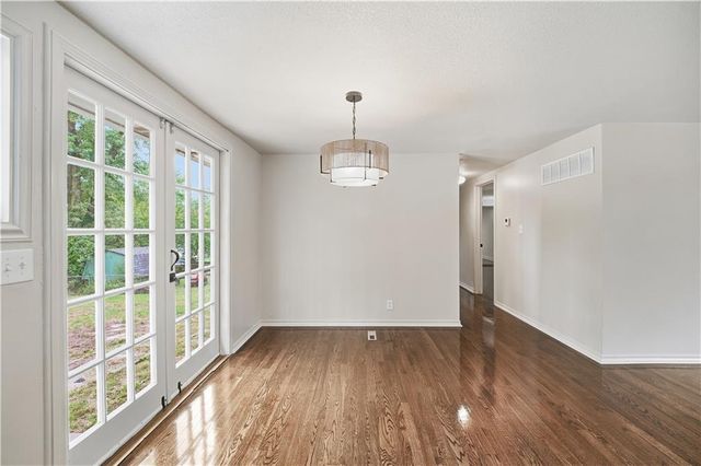 4005 NW 52nd Street, Riverside, MO 64150