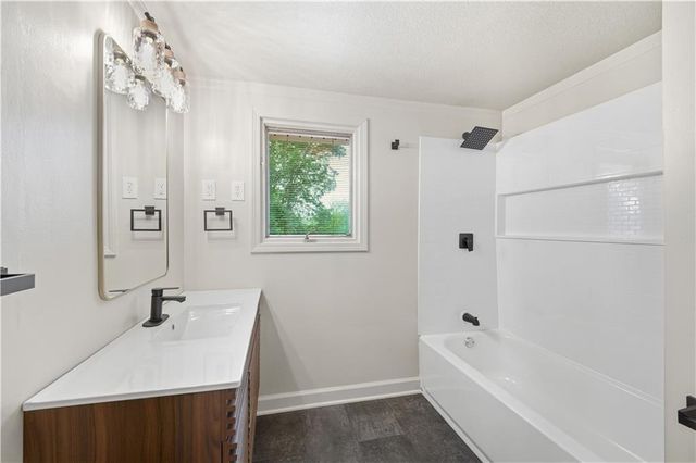 4005 NW 52nd Street, Riverside, MO 64150
