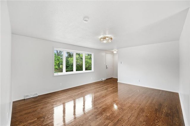 4005 NW 52nd Street, Riverside, MO 64150