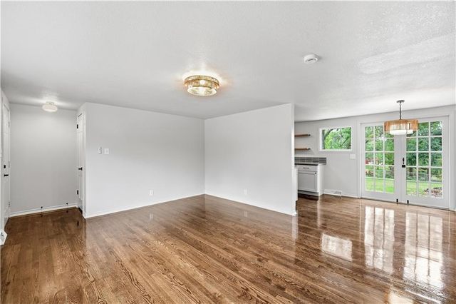 4005 NW 52nd Street, Riverside, MO 64150