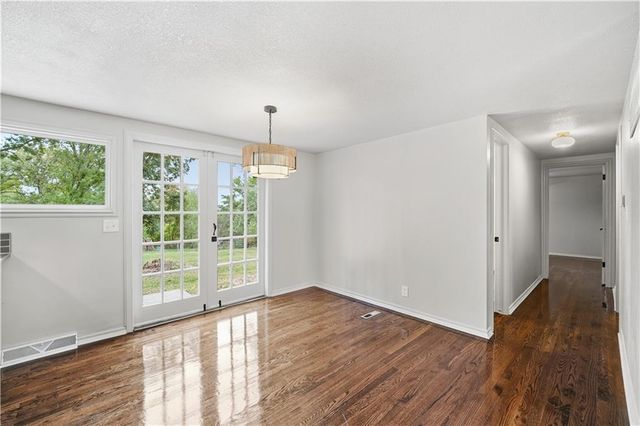 4005 NW 52nd Street, Riverside, MO 64150