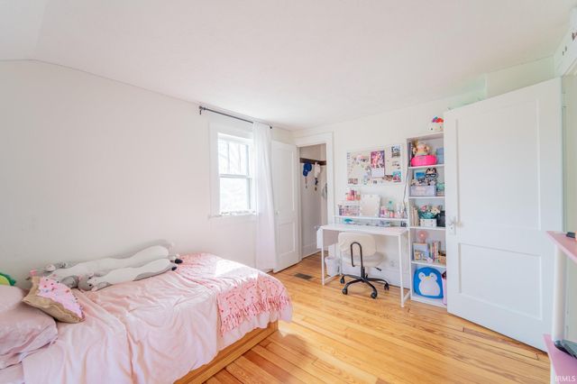 207 E John Street, Nappanee, IN 46550